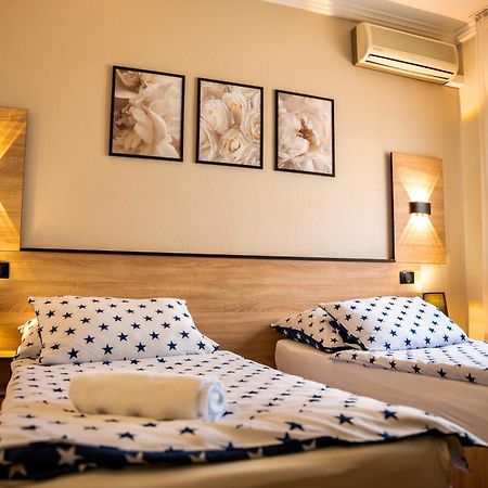 Hotel Bolero Дьор Екстериор снимка