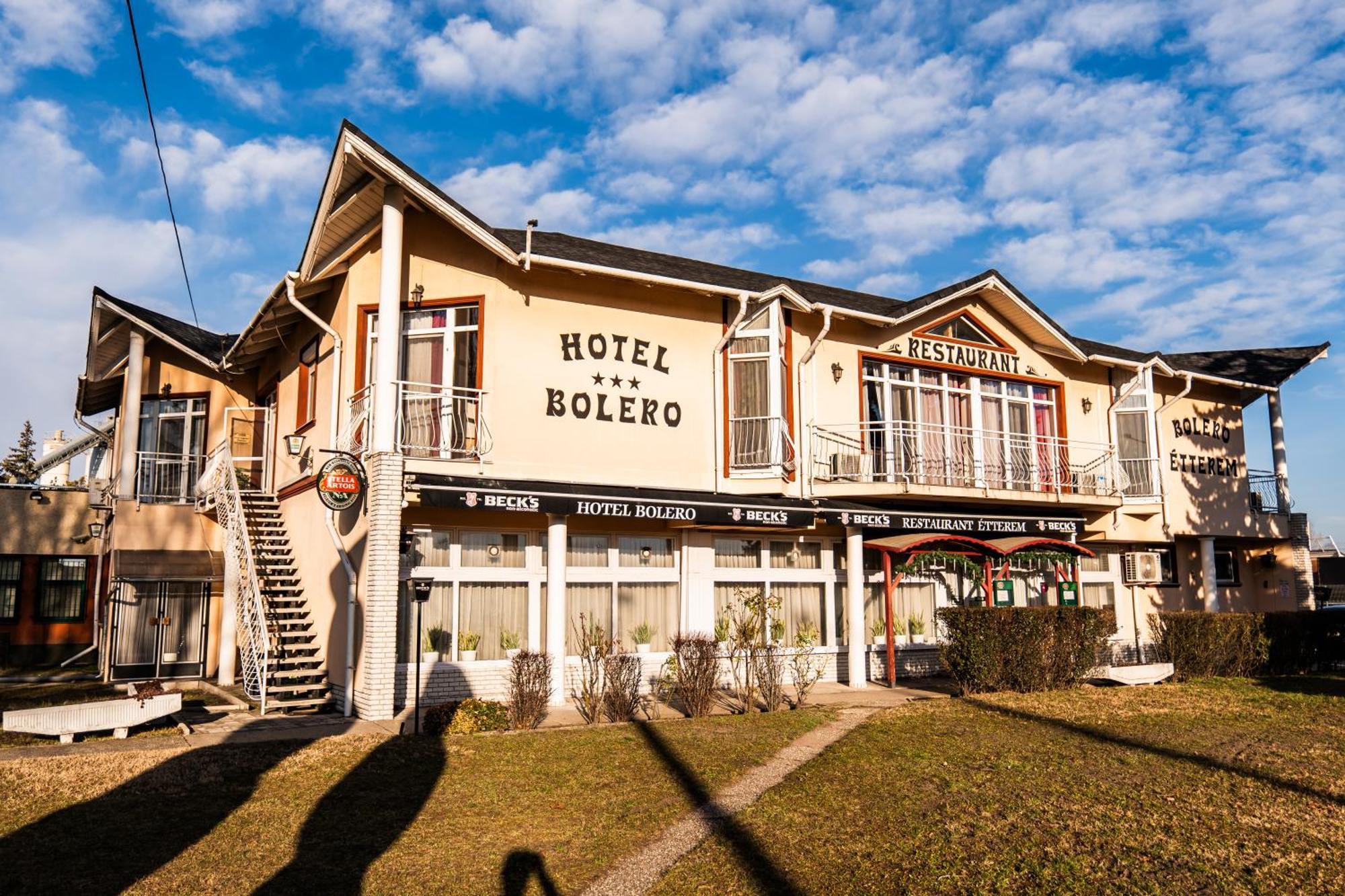 Hotel Bolero Дьор Екстериор снимка