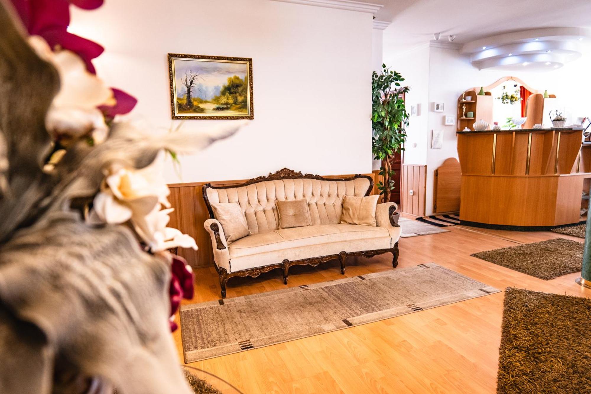 Hotel Bolero Дьор Екстериор снимка