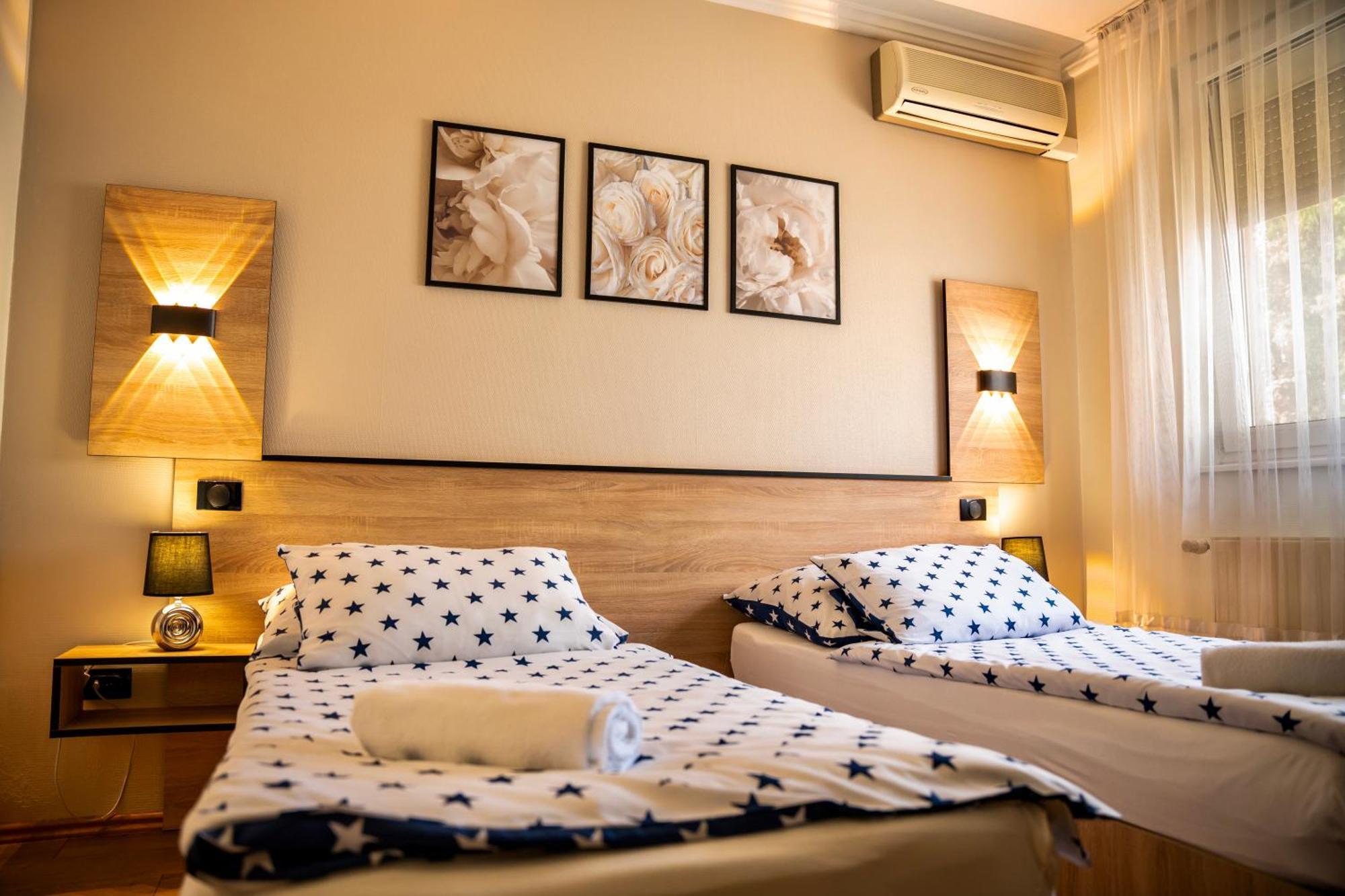 Hotel Bolero Дьор Екстериор снимка